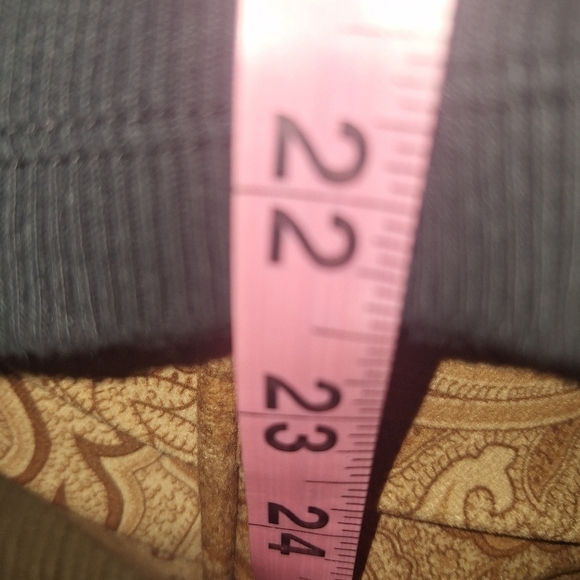 A Lauren Ralph Lauren Black Sleeveless Top With Lacy Trim Around The Collar. - Picture 4 of 6